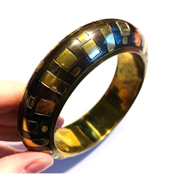 Vintage Brass Bangle Bracelet 1980's Goldtone & Oxidized Metal Inlay Unique Boho - Picture 3 of 7
